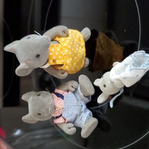 Sylvania Family figurines